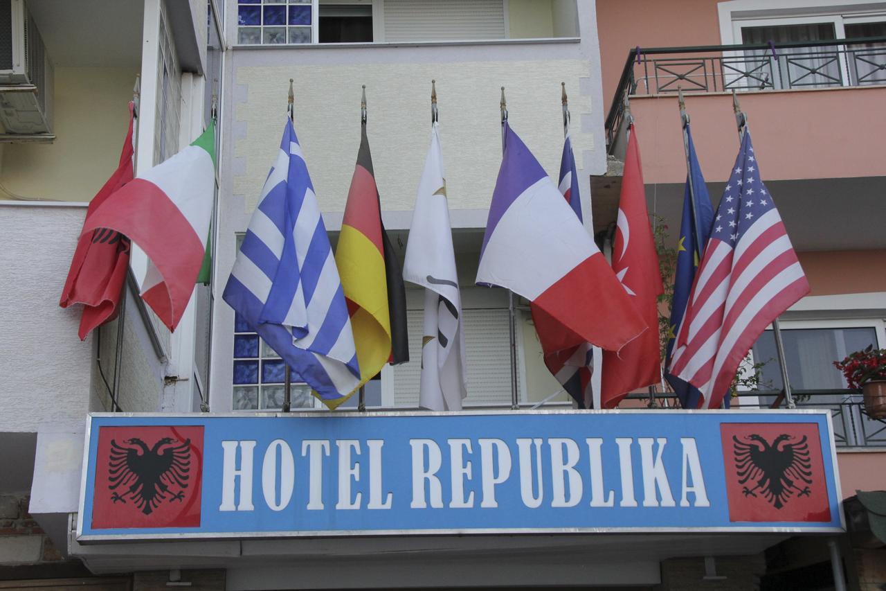 Republika Hotel Sarandë Exterior foto